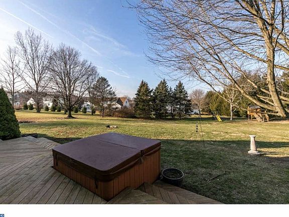 5th image of 108 Stacey Ct
