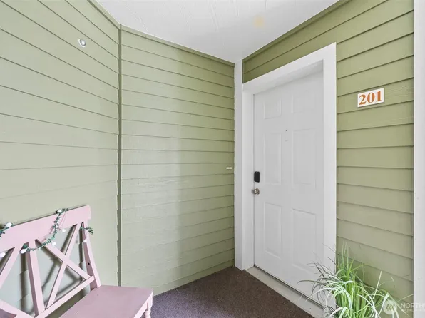 10518 221st Lane NE #201, Redmond, WA 98053