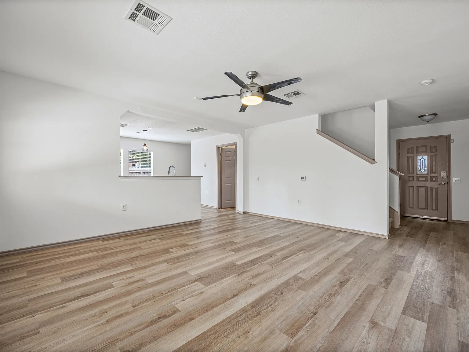 3 bed, 1659 sqft, $2,250 — Photo 2