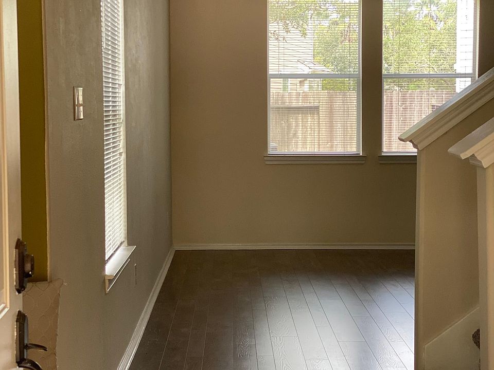 1st image of 343 Capella Oaks Ln