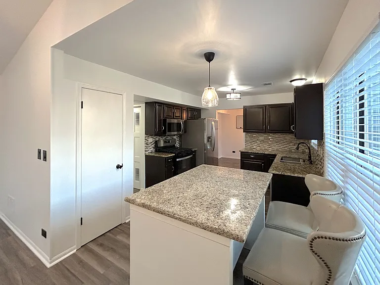 825 Benridge Ct — Photo 14