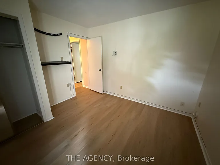 323 Waratah Ave — Photo 30