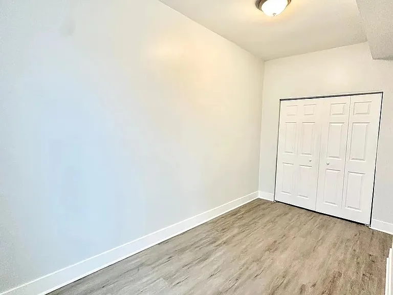 2224 S Sawyer Ave #CH1R — Photo 8