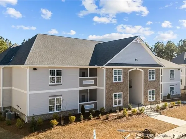 200 Gallery Dr, Spring Lake, NC 28390