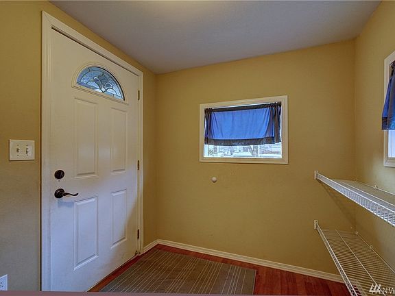 4th image of 4109 Yakima Ave