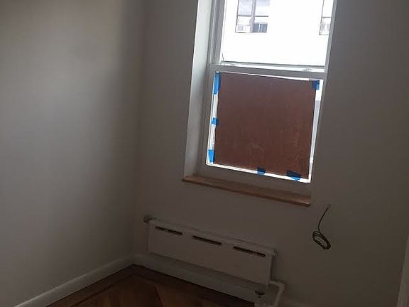 3rd image of 261 13th St #2
