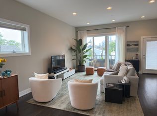 733 N Elizabeth St #2, Chicago, IL 60642