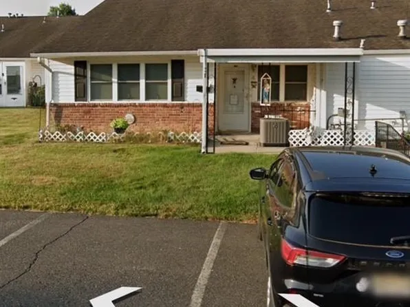 4 Montana Ct #D, Matawan, NJ 07747