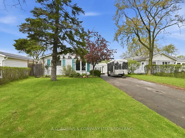 29 Lanark Cres, Saint Catharines, ON L2M 6E1