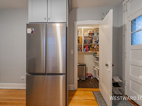 3rd image of 1318 Dewey Ave APT 2