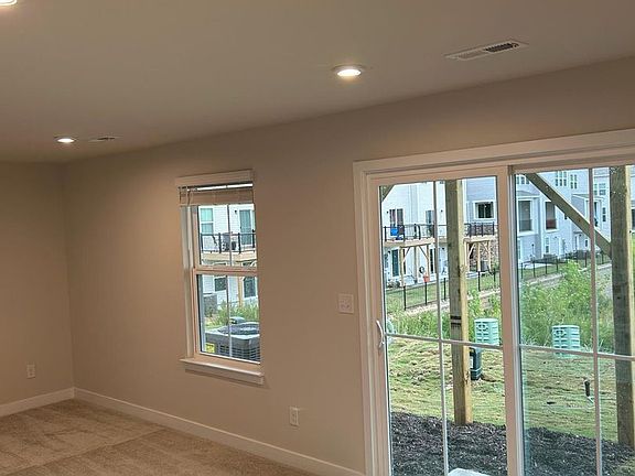 5th image of 1417 Bridgeford Dr