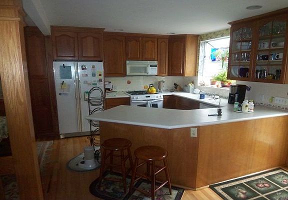 5th image of 132 Henry St