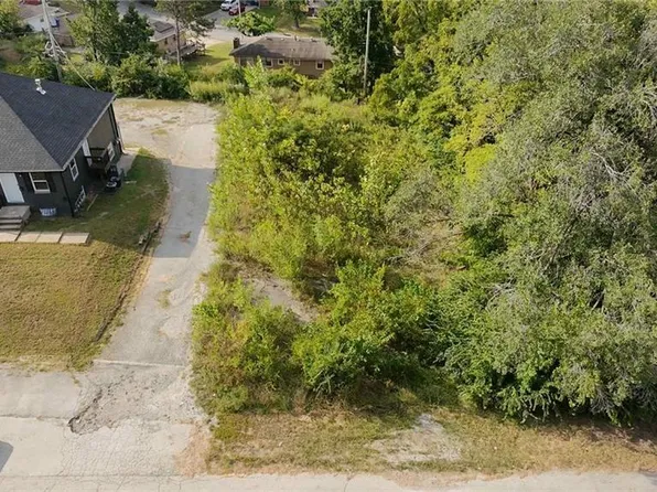 11527 E Lexington Ave, Independence, MO 64054