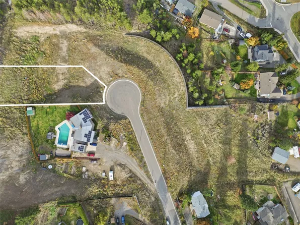 1145 Crestwood Dr, Kamloops, BC V2C 5G8