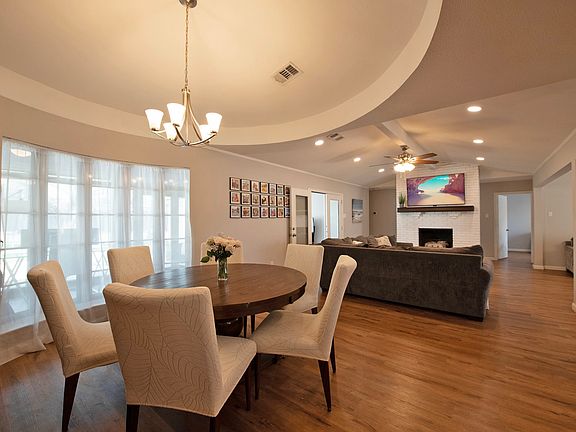 4th image of 828 Norton Cir