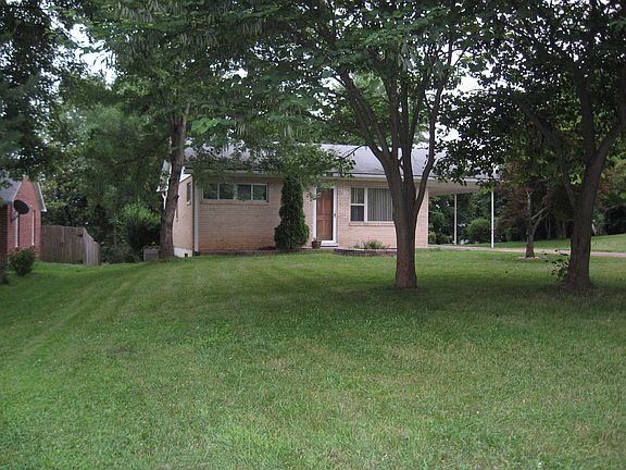 2nd image of 815 Dorothy Dr