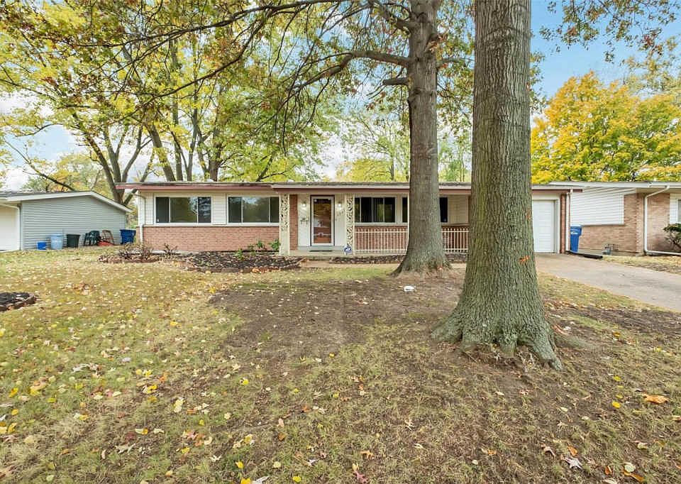 1st image of 2920 N Waterford Dr