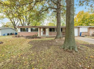 2920 N Waterford Dr, Florissant, MO 63033