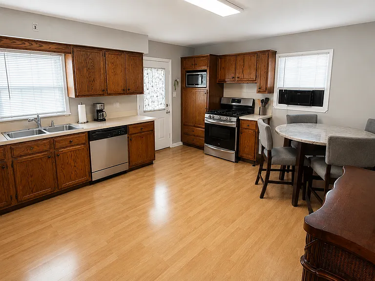 128 Garibaldi Ave #1 — Photo 4