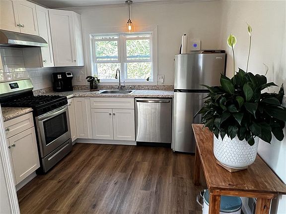 3rd image of 51 Indian Neck Ave #4