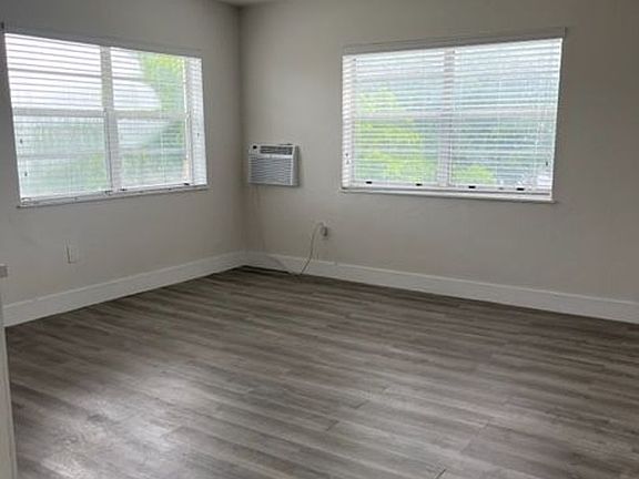 3rd image of 215 Menores Ave APT 6