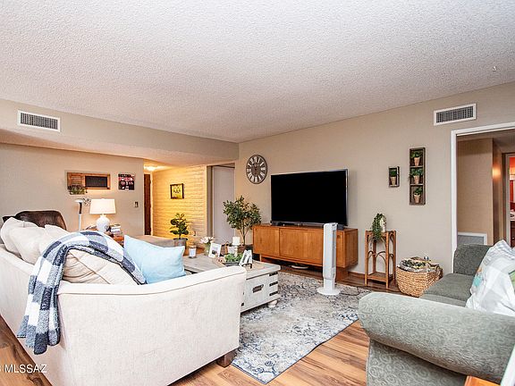 4th image of 110 W Vista Grande Dr