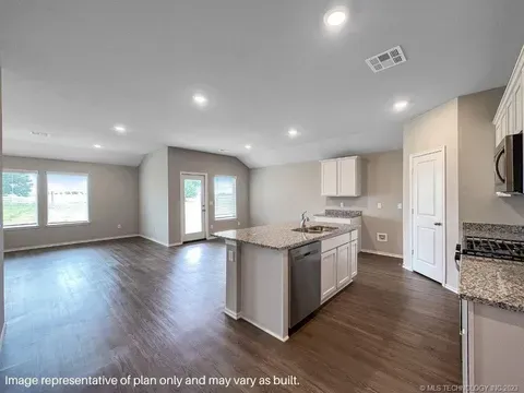 1304 Sunstone St Photo 1