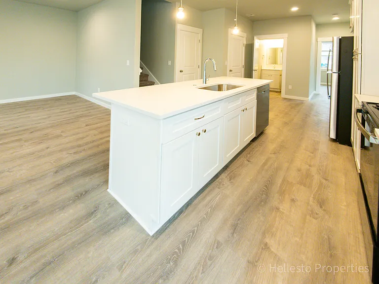 2530 SW Coho St — Photo 6