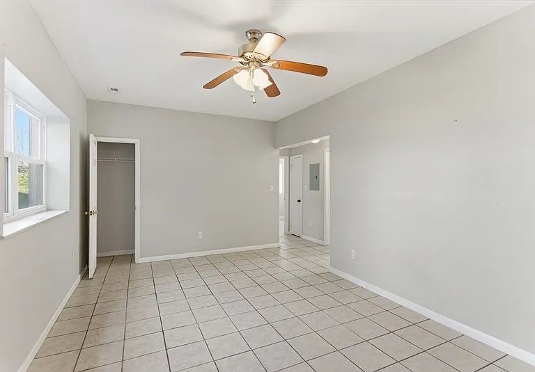 3300-3374 Valley View Dr NE #3360 — Photo 3