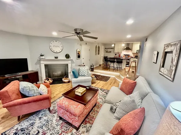 1216 Vfw Pkwy APT 45, West Roxbury, MA 02132