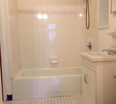 4th image of 205 W 20th St Front 1-W