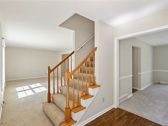 3rd image of 487 Tamiami Trl