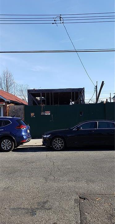 2nd image of 2253 E 13th St