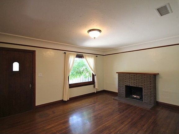 3rd image of 981 N El Molino Ave