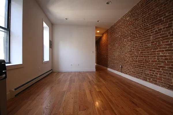 Rented by Makover Group Inc | media 4