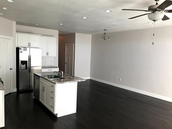 4th image of 4196 N Cresthaven Ln