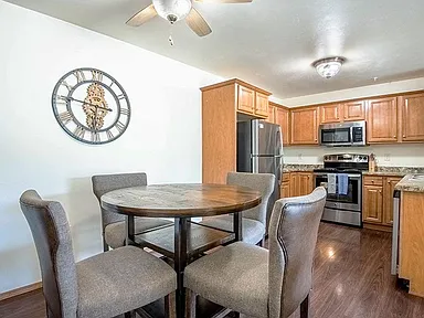2BR, 2BA - 1300SF