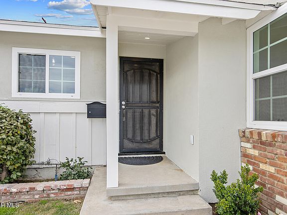 3rd image of 7055 Park Manor Ave