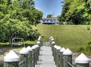 457 Poppasquash Rd, Bristol, RI 02809