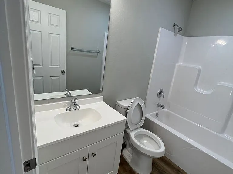 2444 N Benton Ave — Photo 18