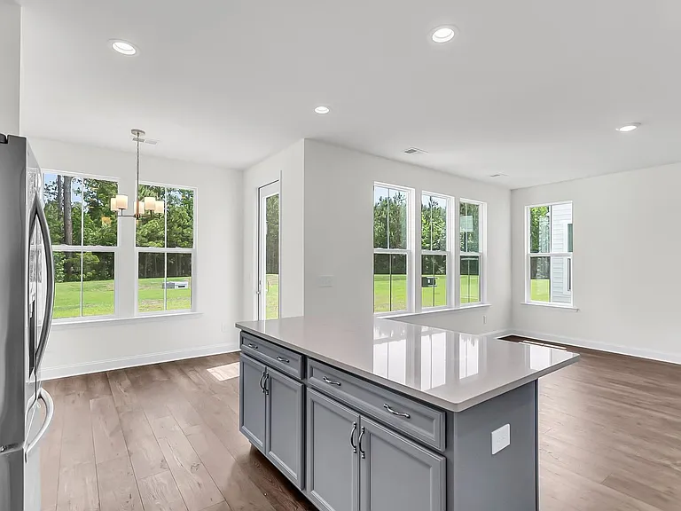 335 Chapman Cir — Photo 16