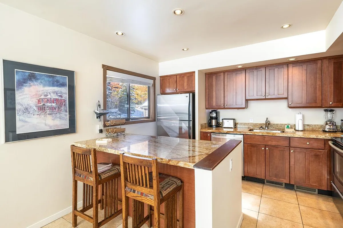 Building Photo - 1700 Three Kings Dr #189