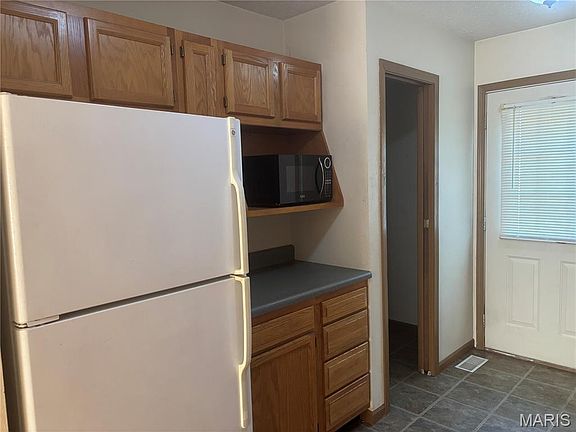 4th image of 10 Clover Ct