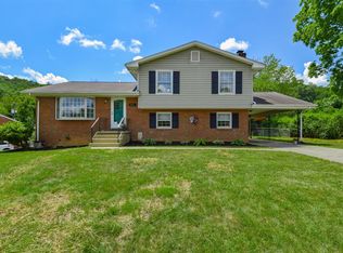 3016 Beacon Dr, Roanoke, VA 24018