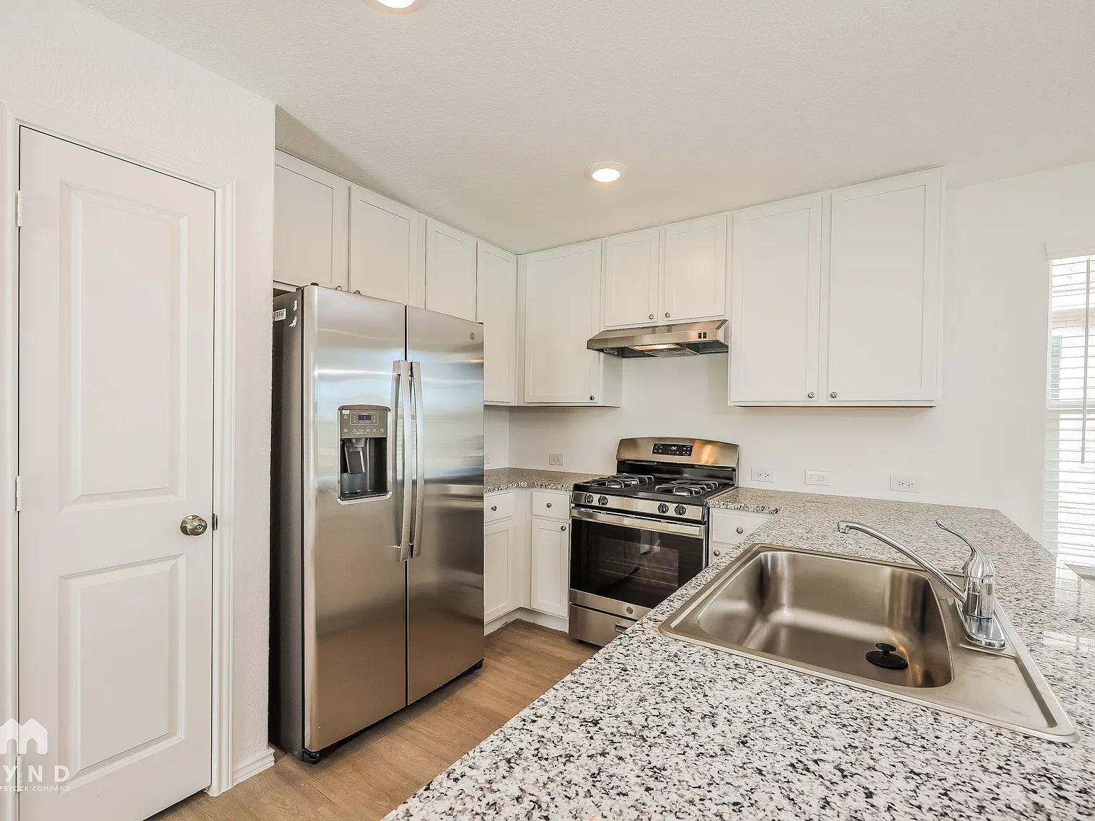 3 bed, 2.0 bath, 1244 sqft, $1,309 — Photo 3