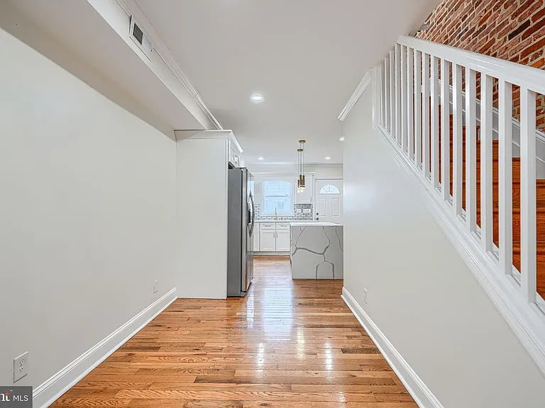404 N Robinson St — Photo 6