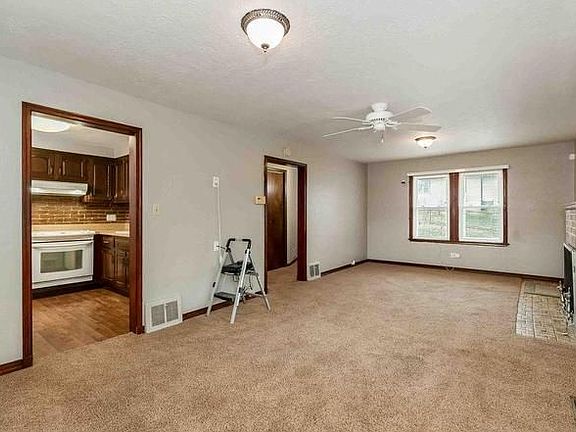3rd image of 318 N Ash Ave