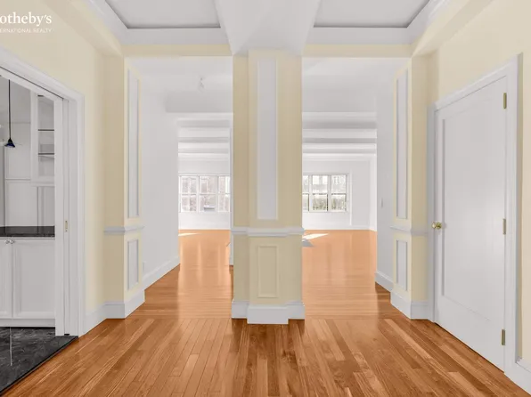 1049 Park Avenue image 1 of 15