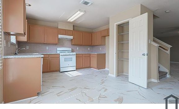 5th image of 7915 Blue Wahoo Ln