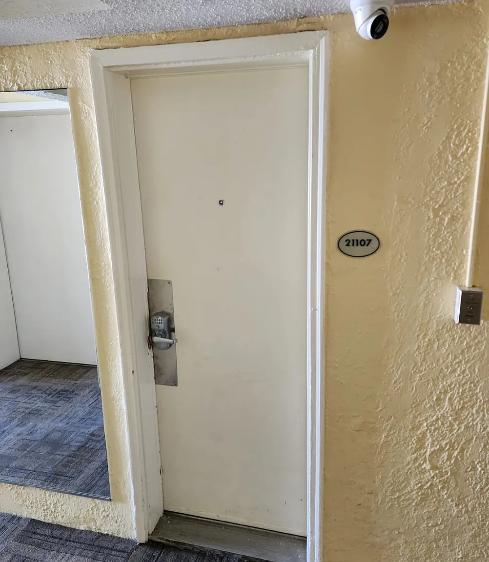 1207 S Ocean Blvd — Photo 2
